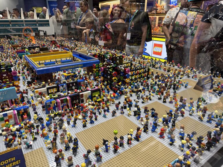 lego-sdcc-2025-v0-t9yi2lp36xef1